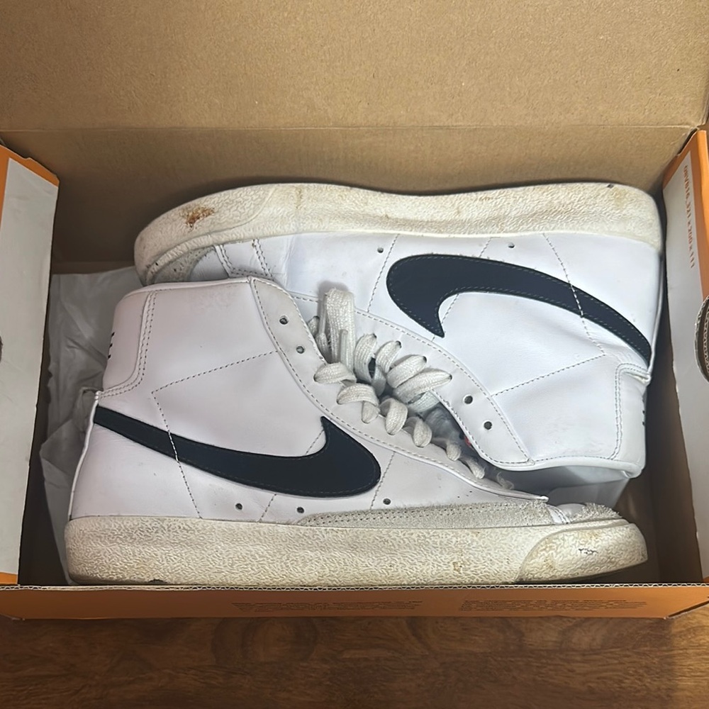 Nike White and Black Sneakers Classic Design